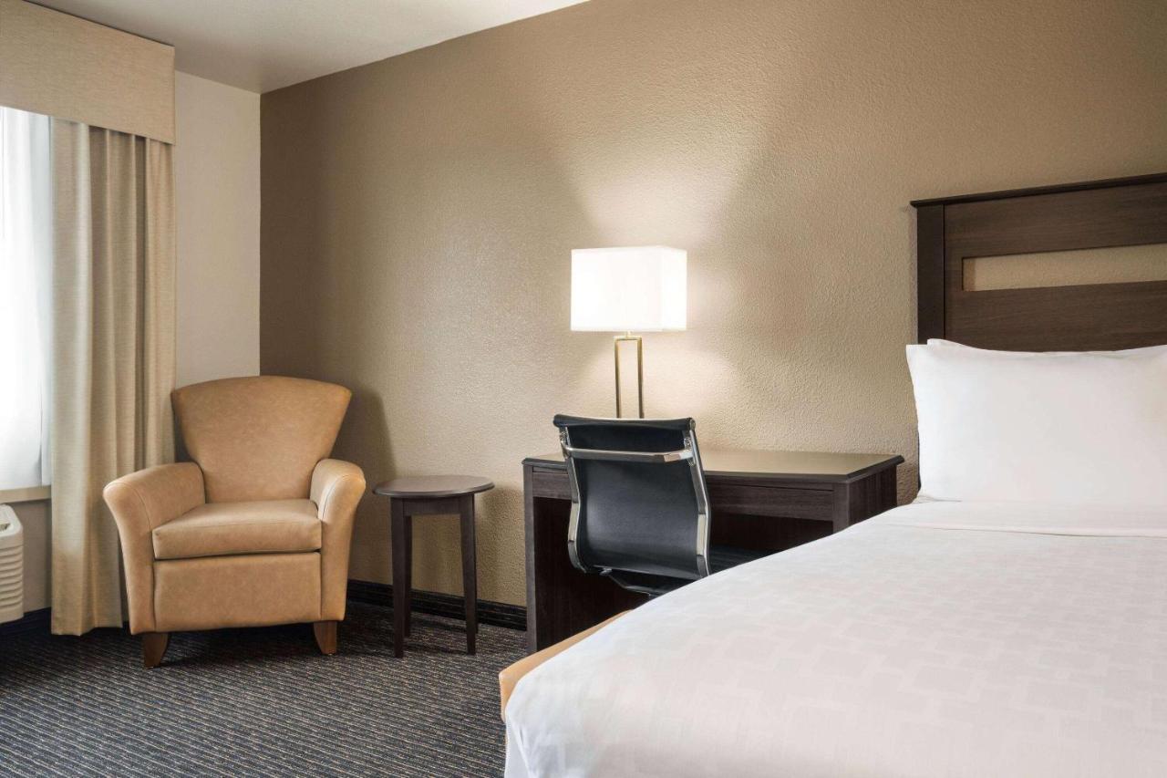 Hotel Baymont By Wyndham Hearne