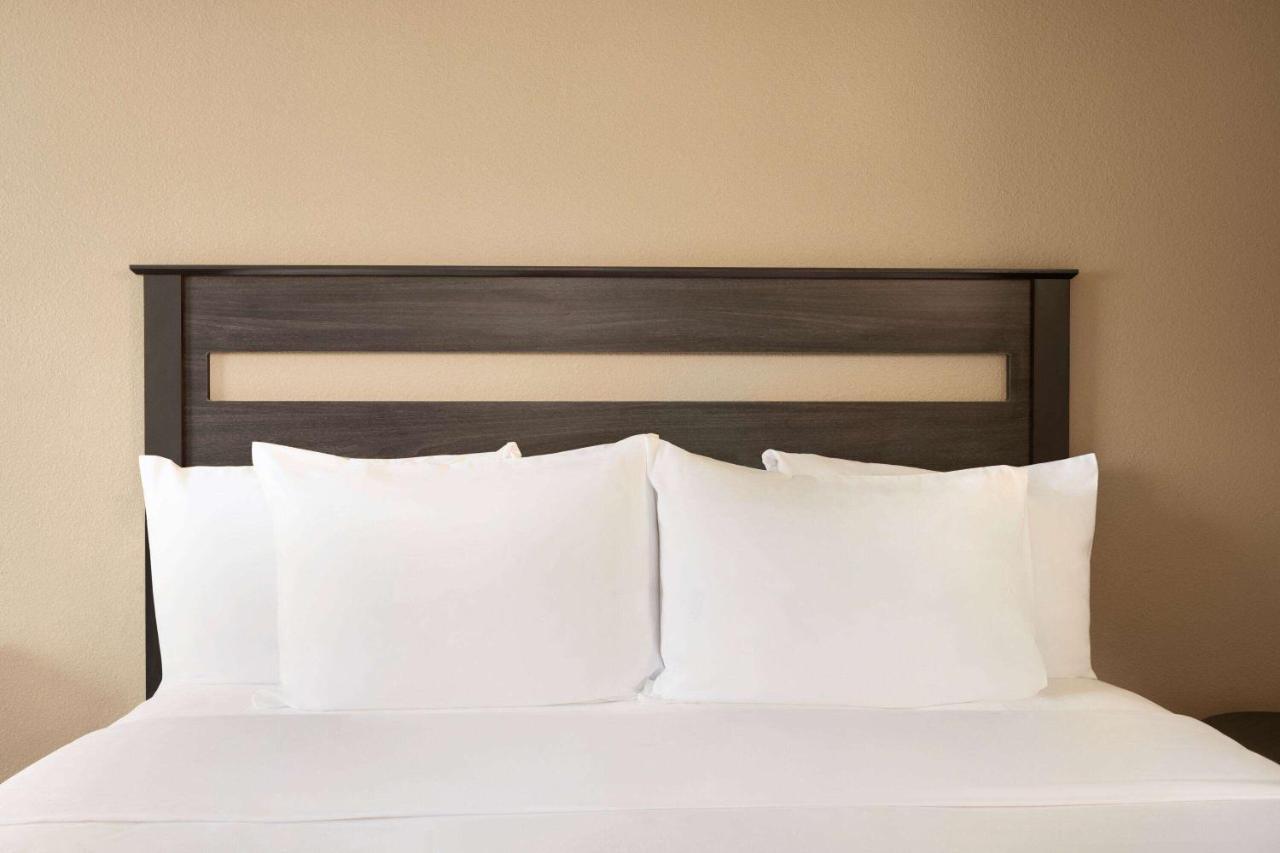 Hotel Baymont By Wyndham Hearne
